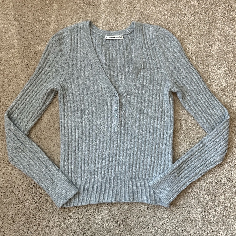 Abercrombie & Fitch Fitted Cable Knit Sweater